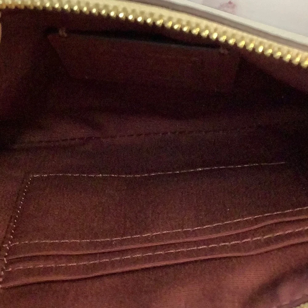 NWOT Coach Zippered Wristlet - Picture 4 of 4